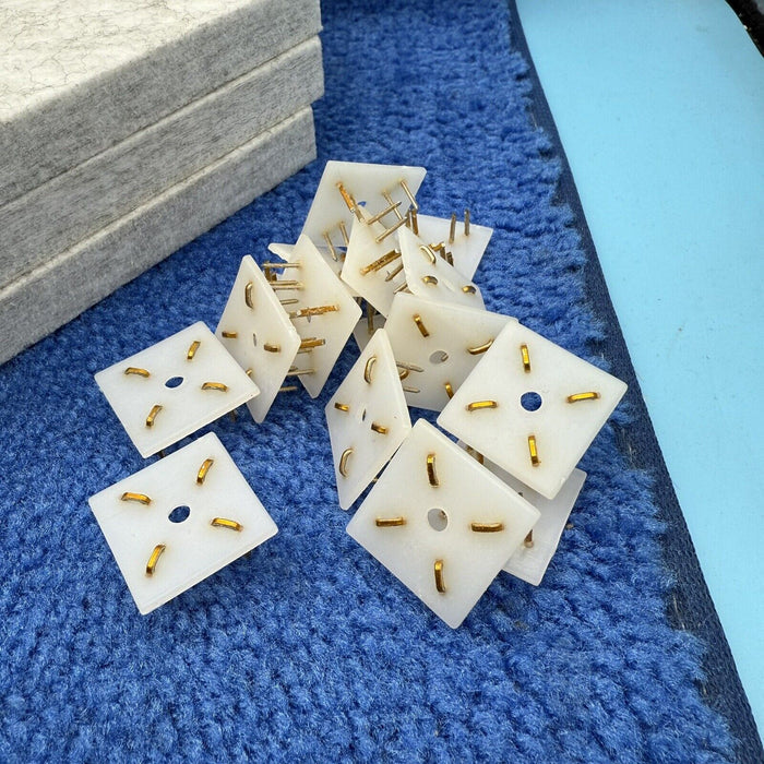 5805700