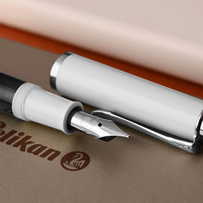Pelikan Classic M205 White Fountain Pen - SCOOBOO - PEP_CLC_M205_WHT_FPEF_817585 - Fountain Pen